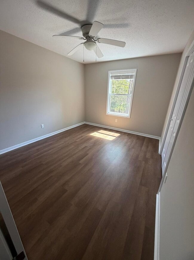 Building Photo - 124 Hampton Dr