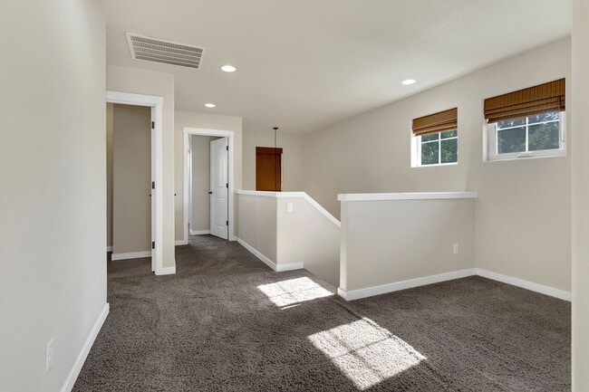 Building Photo - Spacious 4BR/3BA in Beaverton