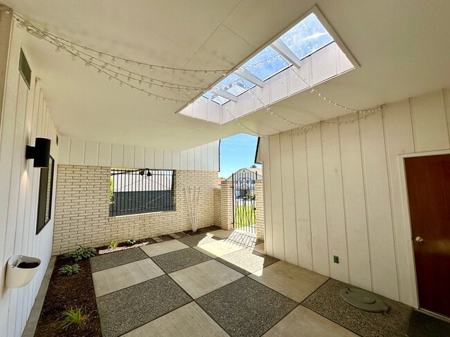 Building Photo - Sweeping Views of Yakima Valley