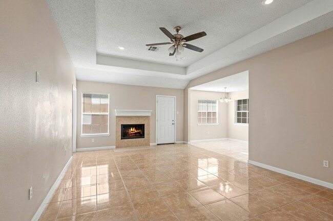 Building Photo - 2205 Greenwood Dr