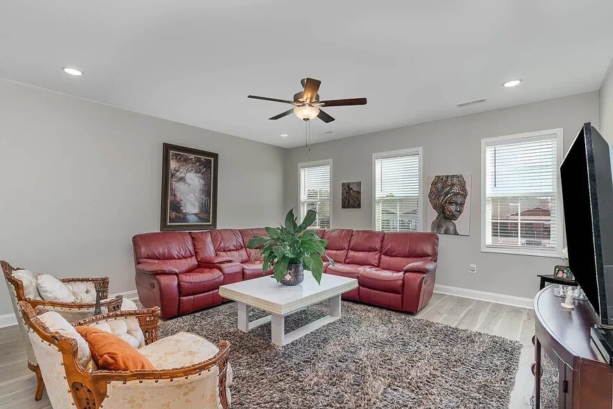 2nd floor living room - 1006 Gateway Commons Cir