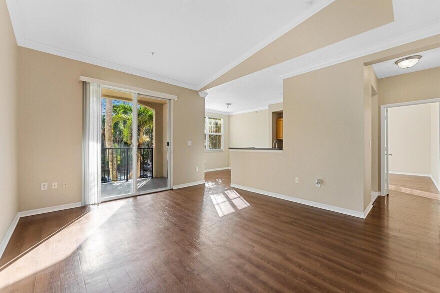 Building Photo - 15025 Michelangelo Blvd