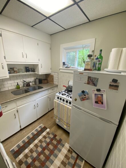 kitchen - 509 Oak St