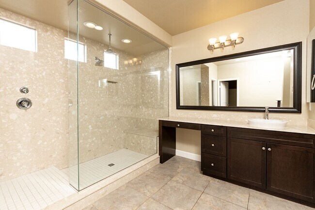 Building Photo - 5bd/3ba, 3969 sq ft Home in Gated Community in Vista!