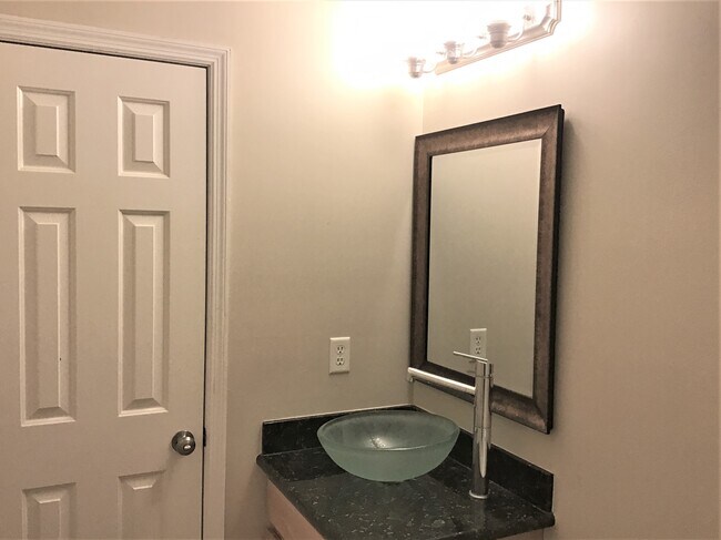 Building Photo - 142 Cotillion Cres