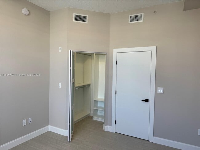 Building Photo - 2775 NE 187th St
