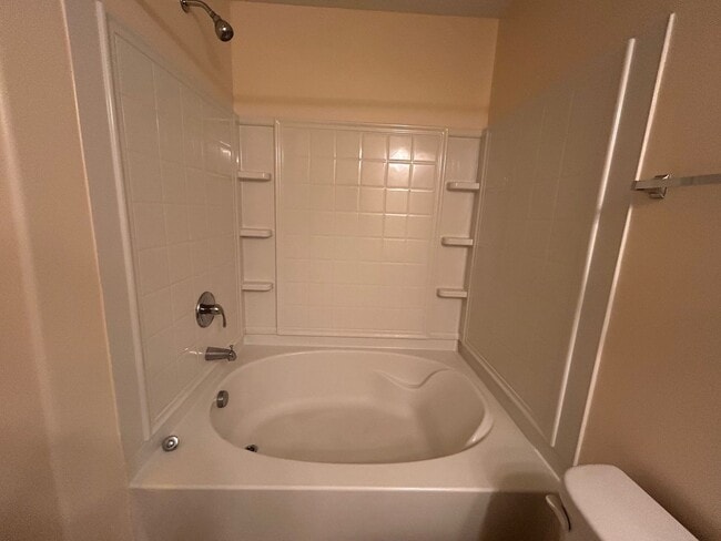 Building Photo - Newer 3BD/2.5 BA home w/ garage in quiet s...