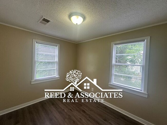 Building Photo - 3 Bedroom in Shelby Forest - Frayser