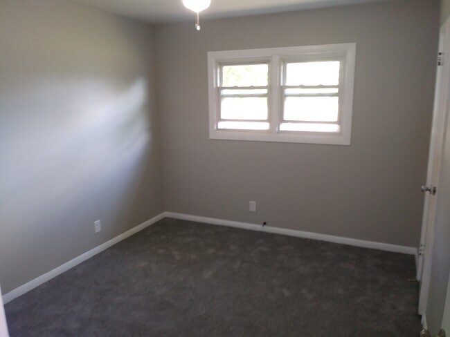 Building Photo - 123 Blank Rd