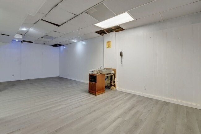 Building Photo - 6469 Fleetwood Dr