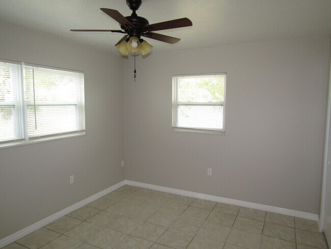 Building Photo - 417 Granada Blvd