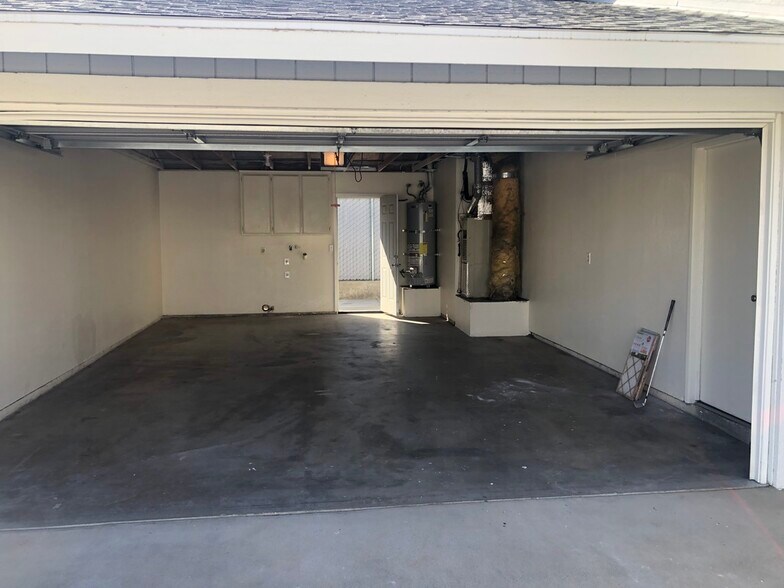 Building Photo - 14025 Smoketree St