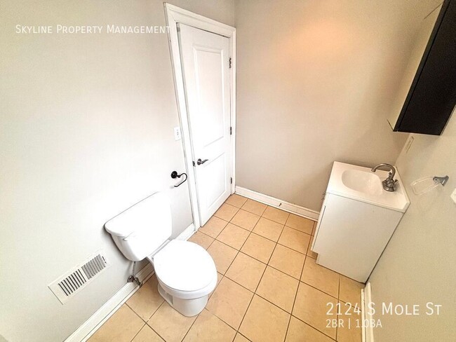 Building Photo - 2124 S Mole St