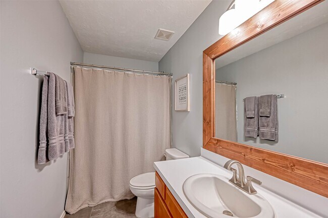 Building Photo - 22210 Bellow Glen Dr