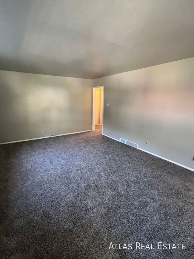 Building Photo - 2509 Wood Ave