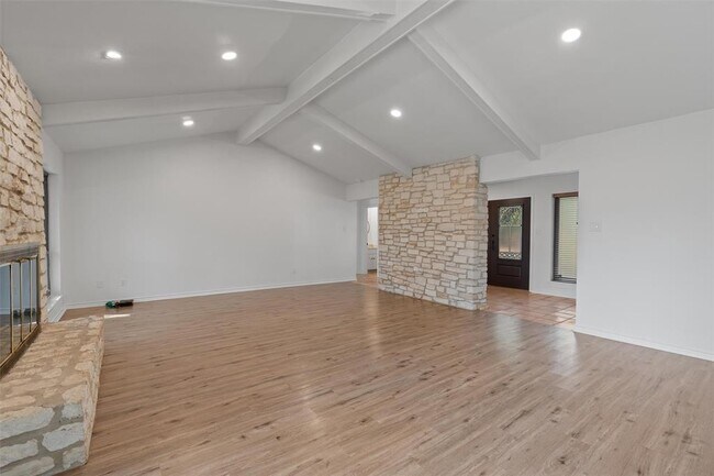 Building Photo - 104 Timpanagos Dr