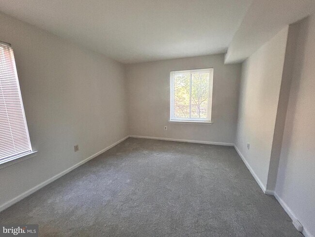 Building Photo - 1705 Mountainview Dr