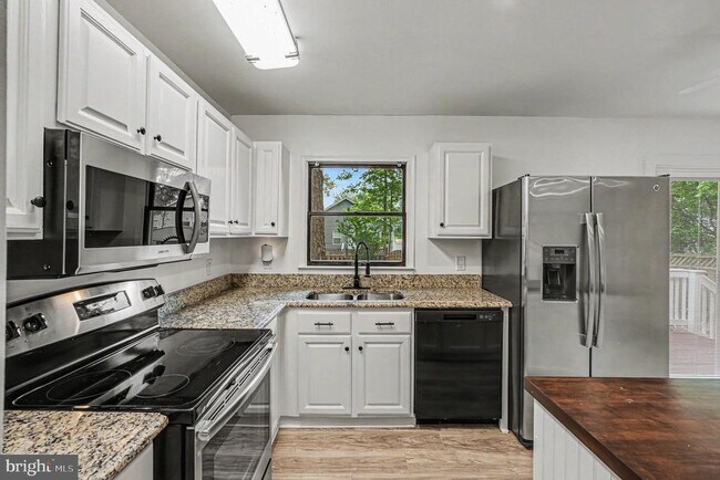 Building Photo - 78 Woodmount Dr