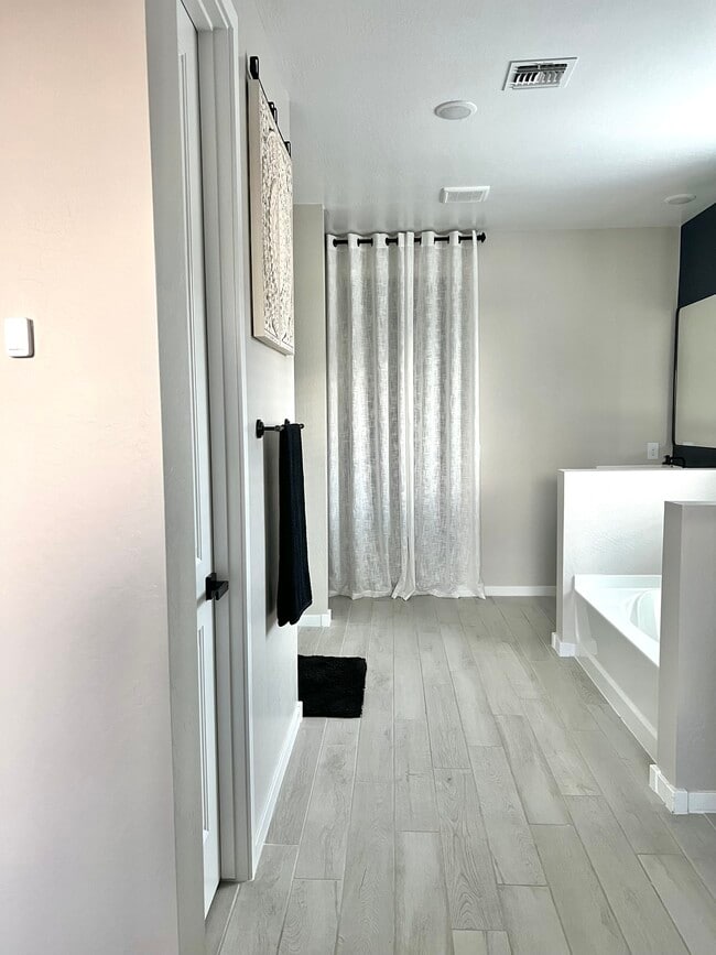 Building Photo - 40586 W Crane Dr