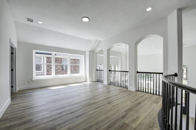 Building Photo - 1616 Sweetbay Dr