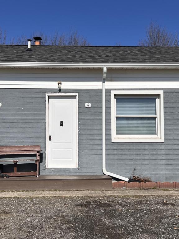 Building Photo - 1724 Youngstown Kingsville Rd