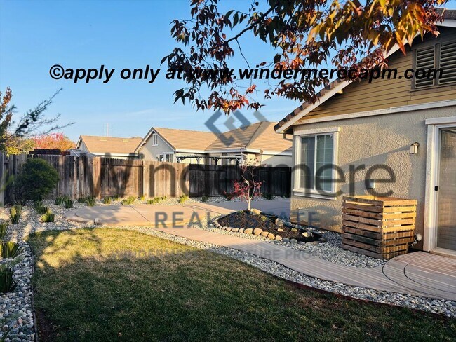 Building Photo - Bright & Stylish Entertainer's Retreat! Single story 3 bed- Plus Bonus Room!!