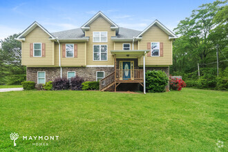 Building Photo - Spacious 5-Bedroom Home