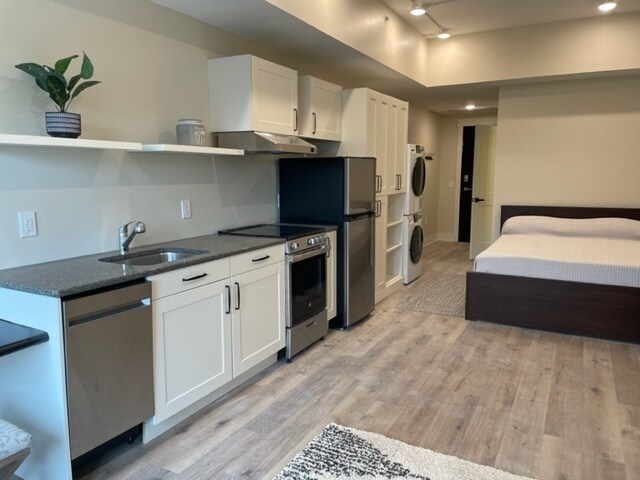 Building Photo - Beautiful Studio and One Bedrooms West Grand Neighborhood