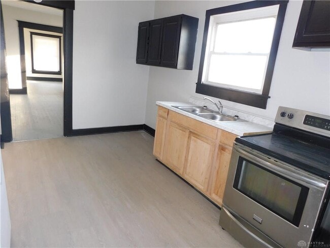 Building Photo - 611 W Columbia St