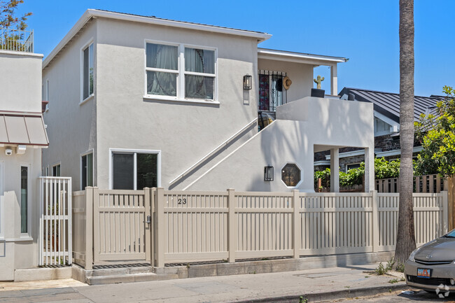 Building Photo - 23 Rose Ave