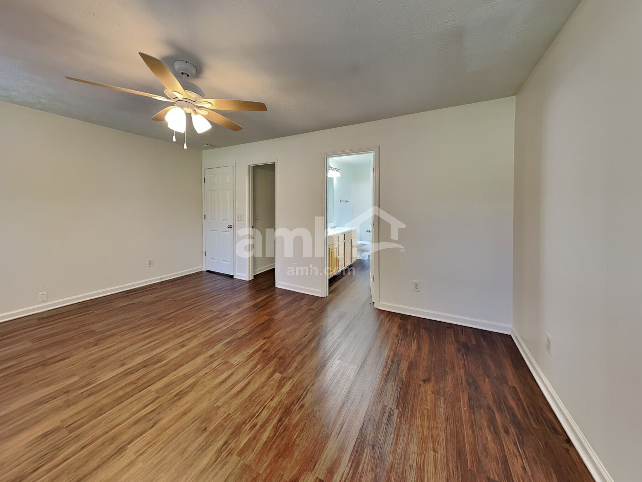 Building Photo - 2935 Greentree Dr