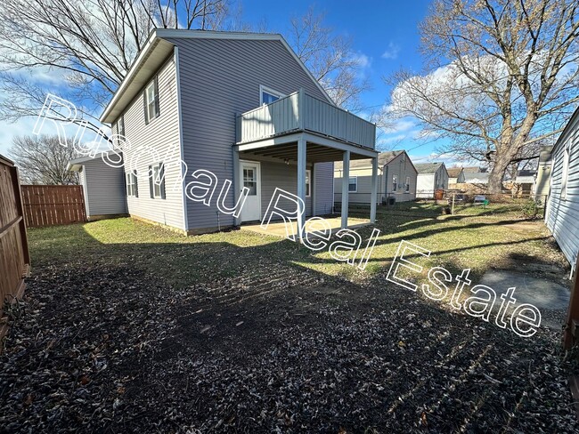 Building Photo - Large 4 bedroom 2 Bath Home