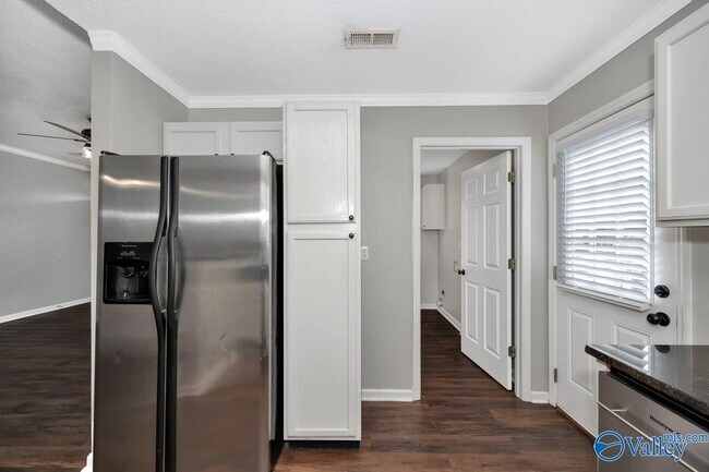 Building Photo - 103 N W Sugar Bluff Ln