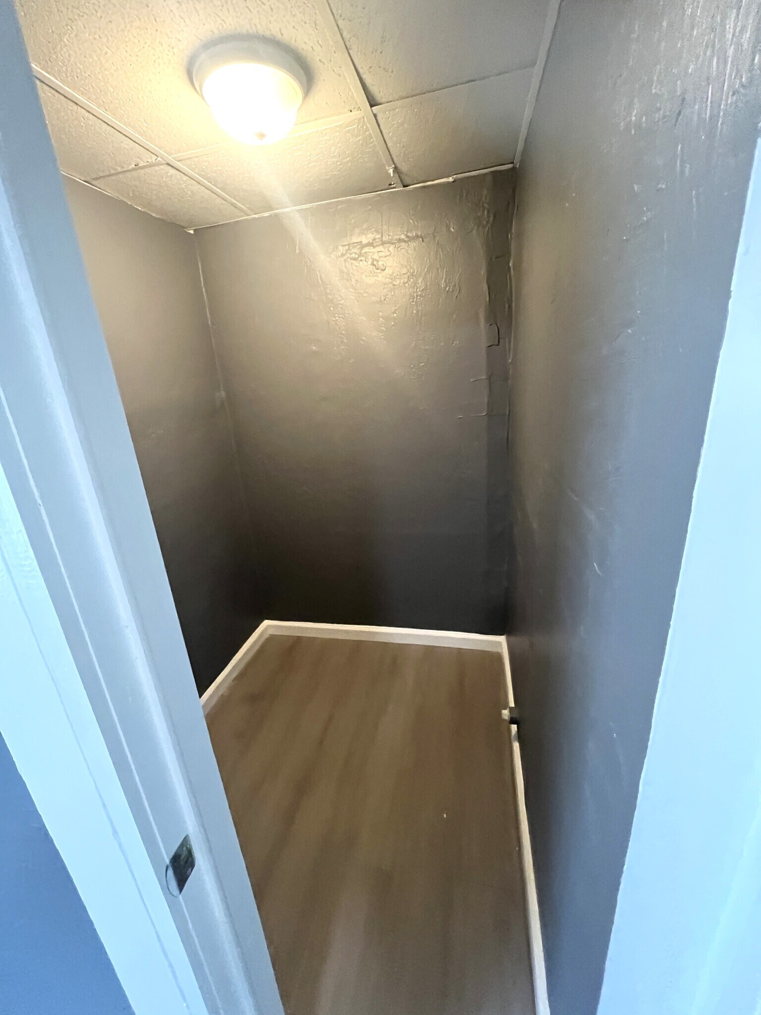 Building Photo - 909 W 17th St