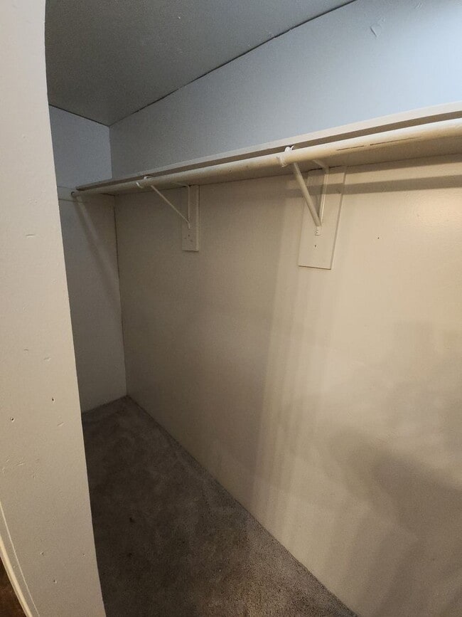 Building Photo - Affordable 3-bedroom, 2-bathroom