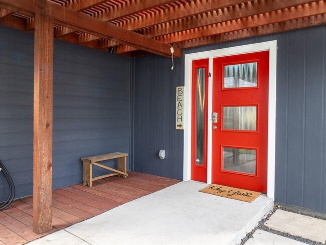 Building Photo - 1005 Mansell Ave