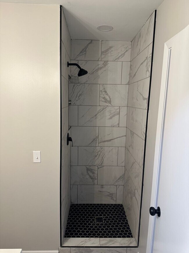 Building Photo - Completely Remodeled 2 Bedroom, 2 Bathroom...