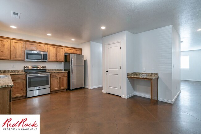 Building Photo - 3 Bedroom Two-Story Home Near Scenic Trails