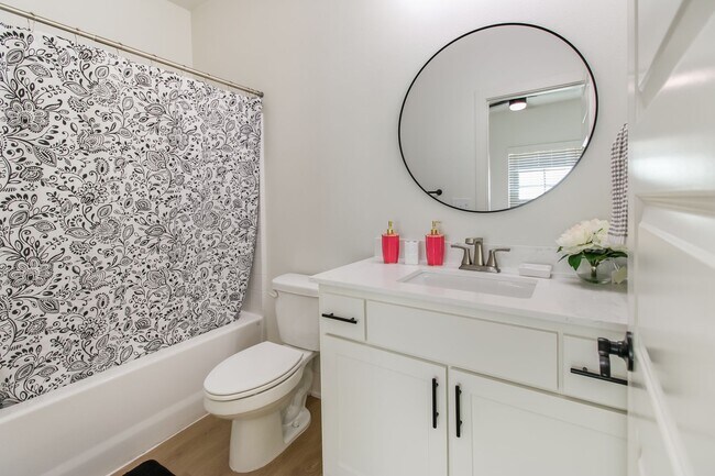 Building Photo - 1107 W 9th Ave