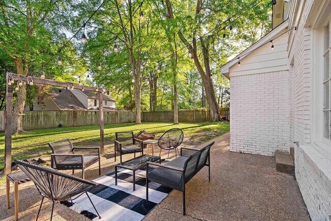 Building Photo - 8081 Ridgetown Ln