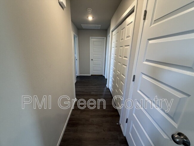 Building Photo - 29333 E 80th St S