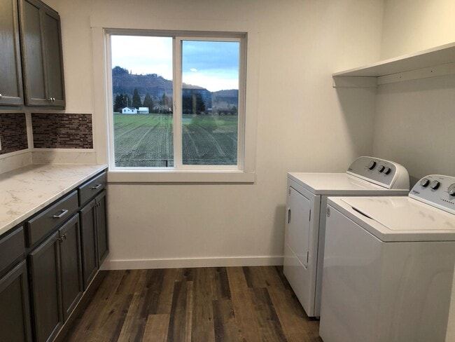 Building Photo - Updated 4 Bedroom House With Country Setting