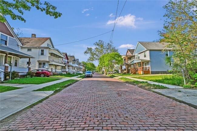 Building Photo - 2893 E 119th St
