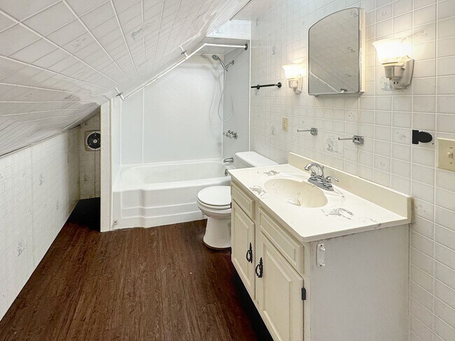 Building Photo - 2435 Woodward Ave