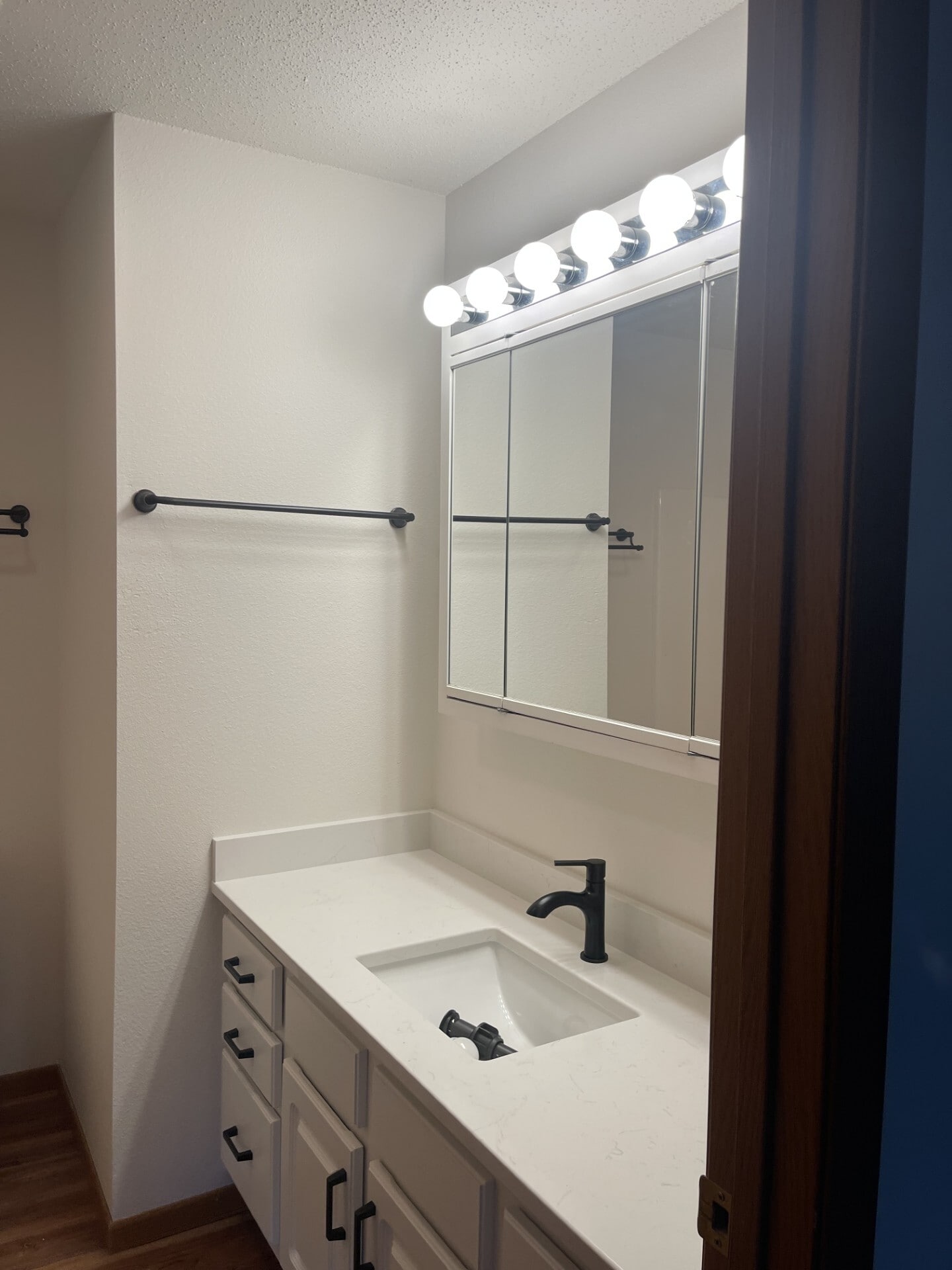 Guest Bath - 10514 Gull Point Rd