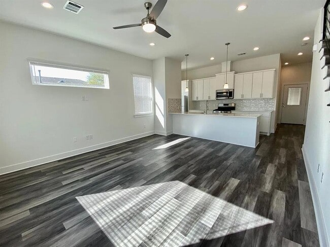 Building Photo - 6102 Caddie St