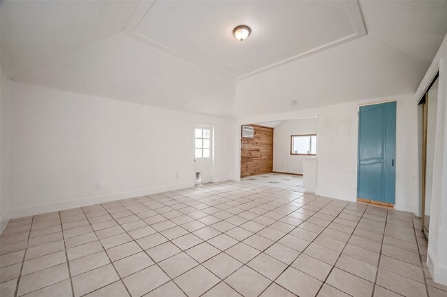 Building Photo - 307 Gale St