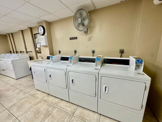 Building Photo - 900 NE 18th Ave