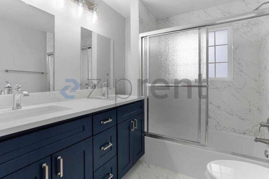 Building Photo - 1020 151st Ave SE