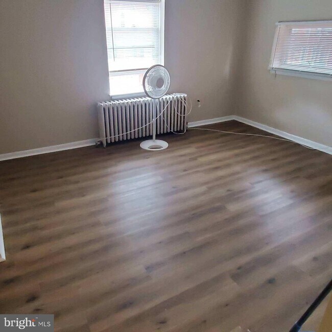 Primary Photo - 215 High St